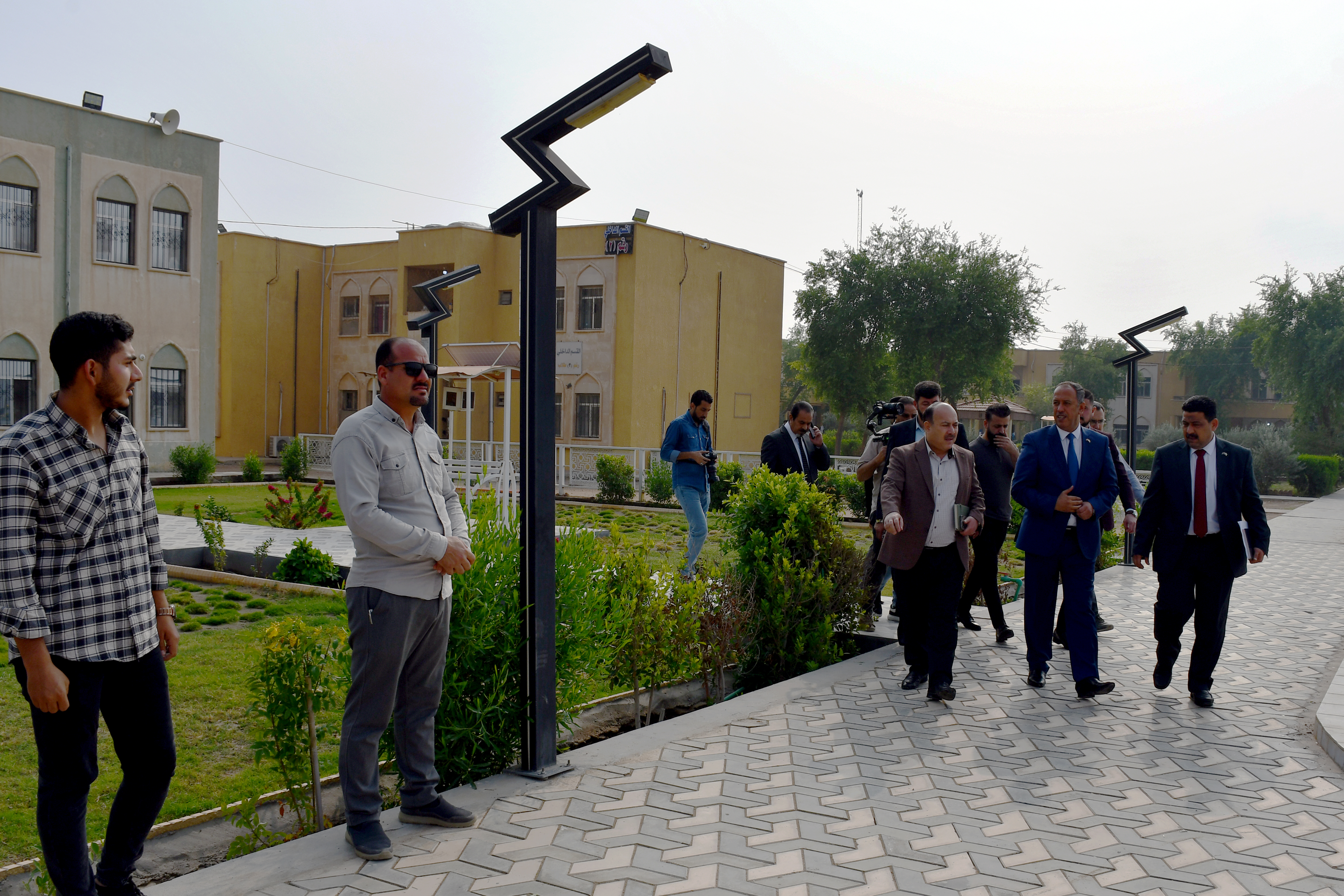 ضمن مبادرة (أنا أدرس في العراق) السيد رئيس جامعة الأنبار يفتتح المبنى السكني للطلبة الوافدين