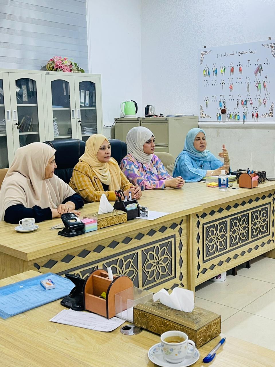 مسؤولة وحدة شؤون المرأة مع لجنة الاشراف على الاقسام الداخلية في كلية الطب تزور المجموعة الطبية