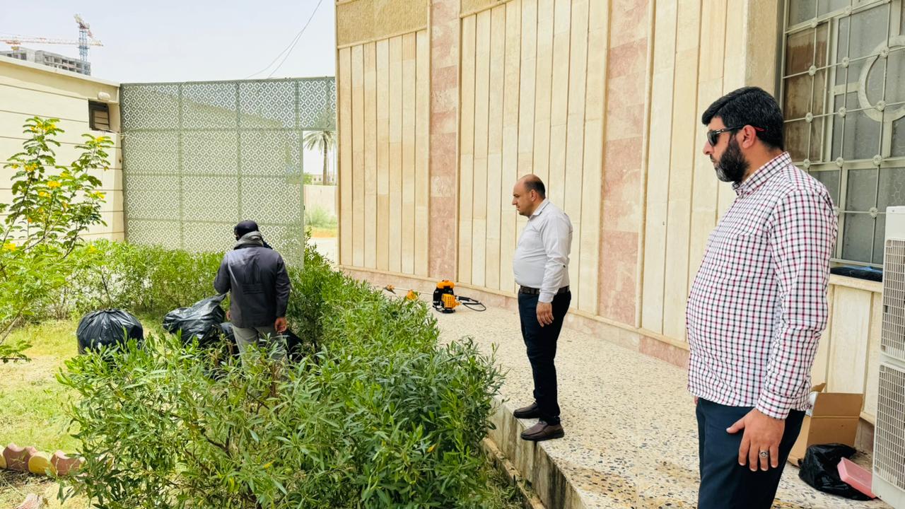 بعد تأهيلها وحدة الزراعة في الاقسام الداخلية تقوم بتزيين حدائق قسم الطالبات رقم(8)